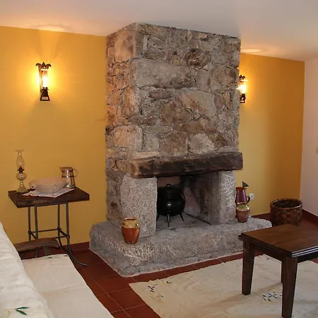 Casa Fonte Do Laboreiro 卡斯特罗拉沃雷罗